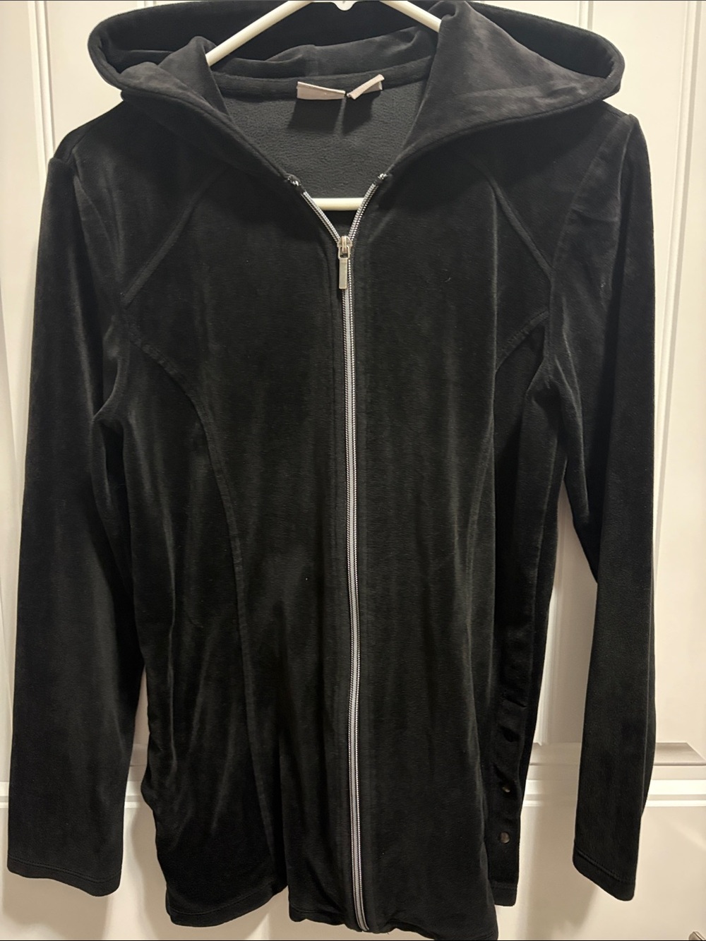 Chico’s Zenergy Size 0 Black Velour Hooded Zip Jacket Snap Hem